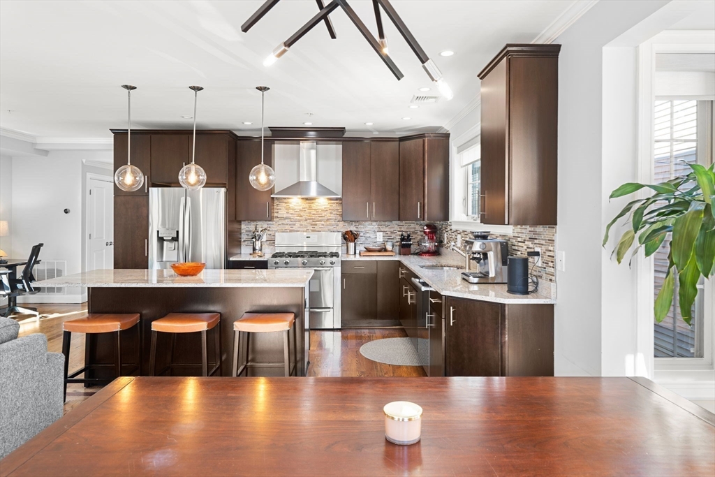 553 E 1st St # 2