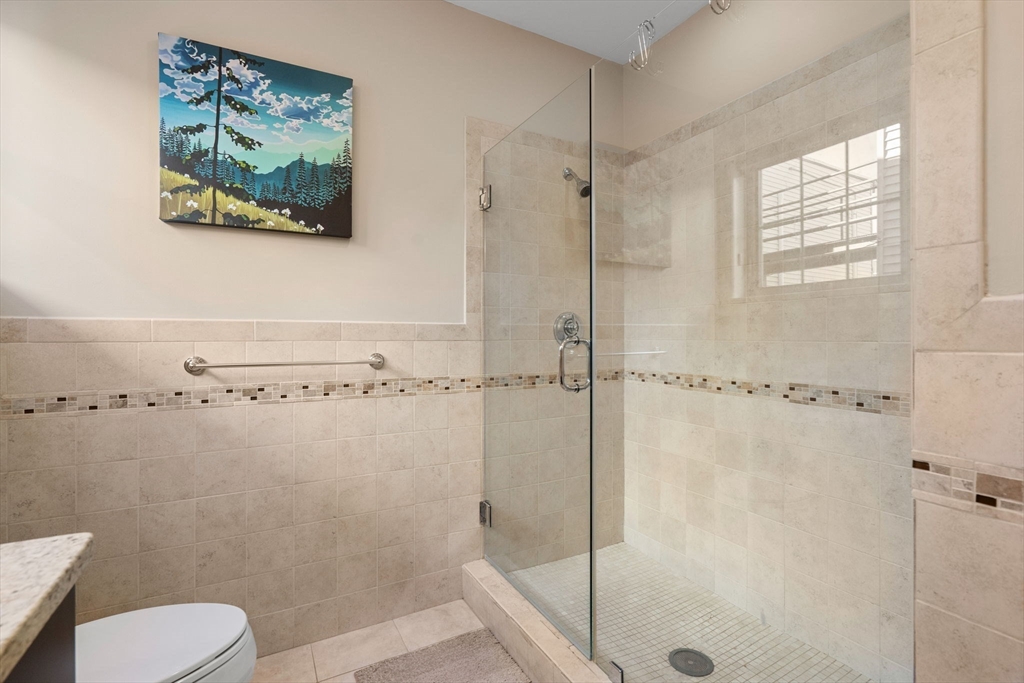 553 E 1st St # 2