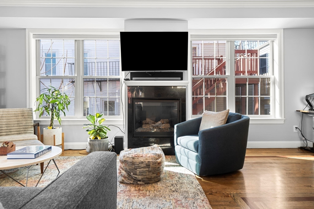 553 E 1st St # 2