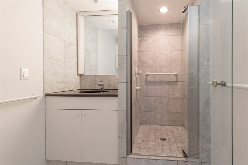 65 East India Row # 32C