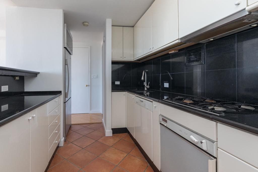65 East India Row # 32C