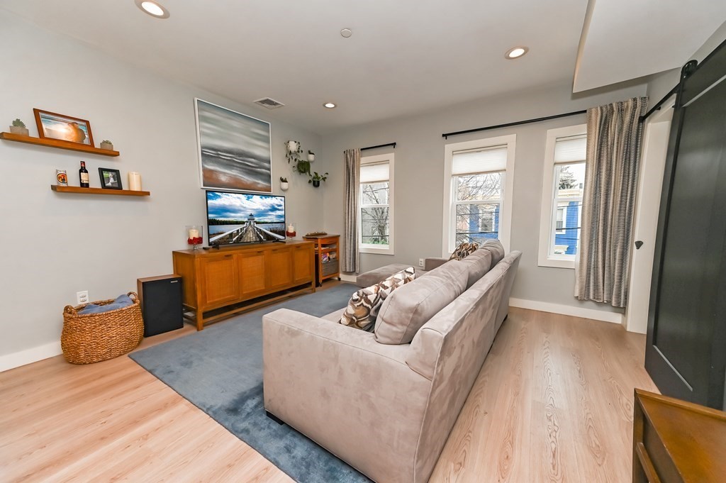 85 Everett St # 2