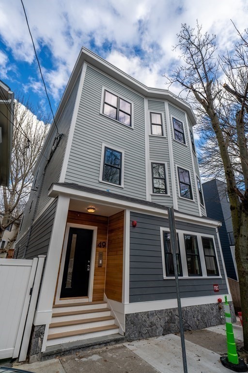 49 Webster Ave # 1