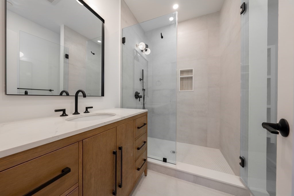 49 Webster Ave # 1