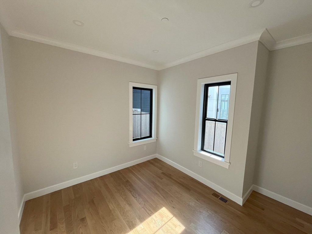 49 Webster Ave # 1