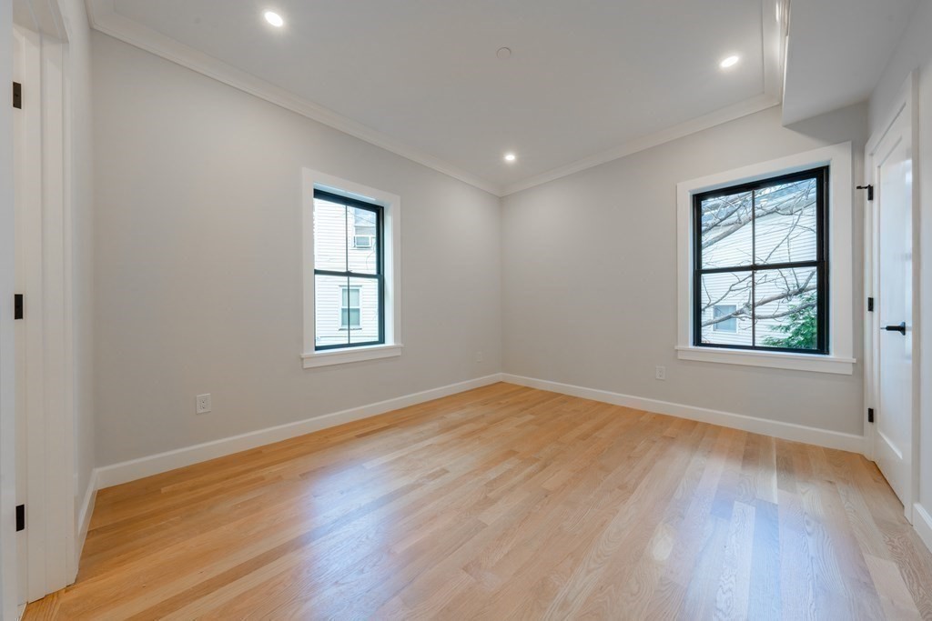 49 Webster Ave # 1