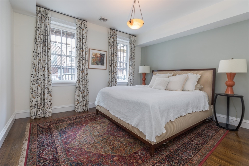 476 Massachusetts Ave # 2