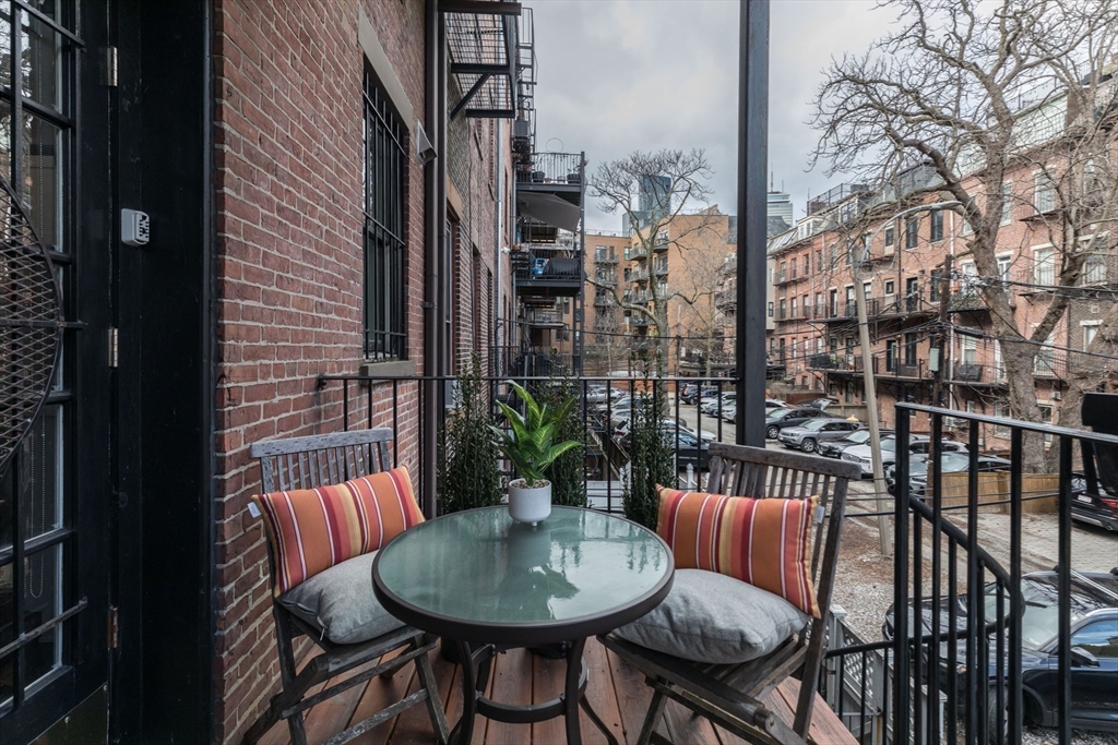 476 Massachusetts Ave # 2