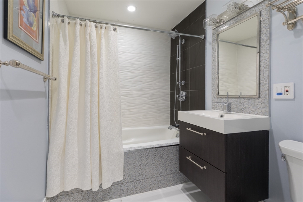 476 Massachusetts Ave # 2