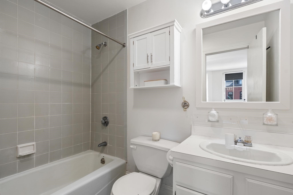 80 W Concord St # 4