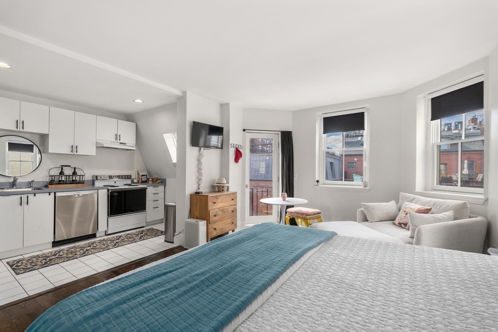 80 W Concord St # 4