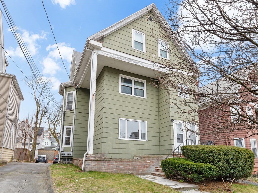 10 Edith Ave # 1