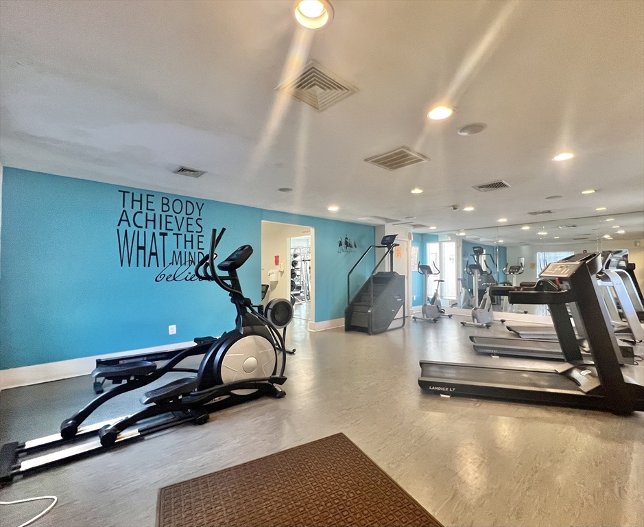 32 Village Hill Ln # 32