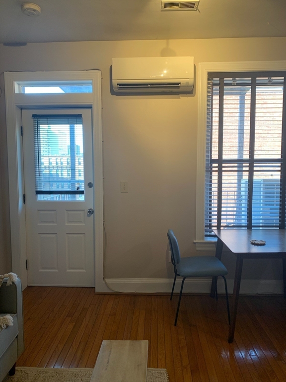 547 Columbus Ave # 3R