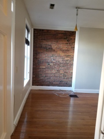 547 Columbus Ave # 3R