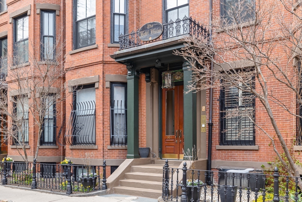 301 Shawmut # 24