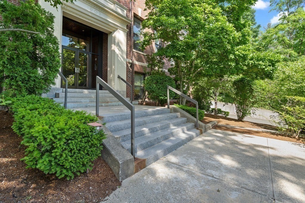 185 Morrison Ave # 102