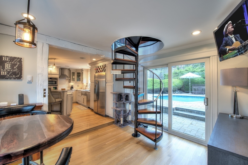 399 Lowell