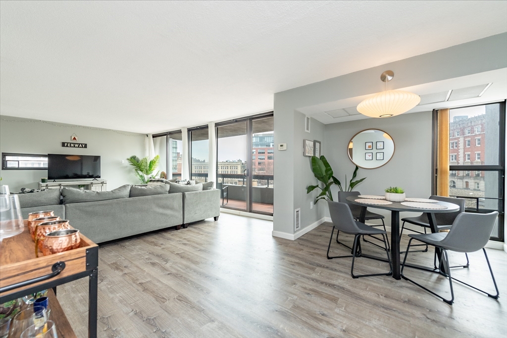 566 Commonwealth # 401