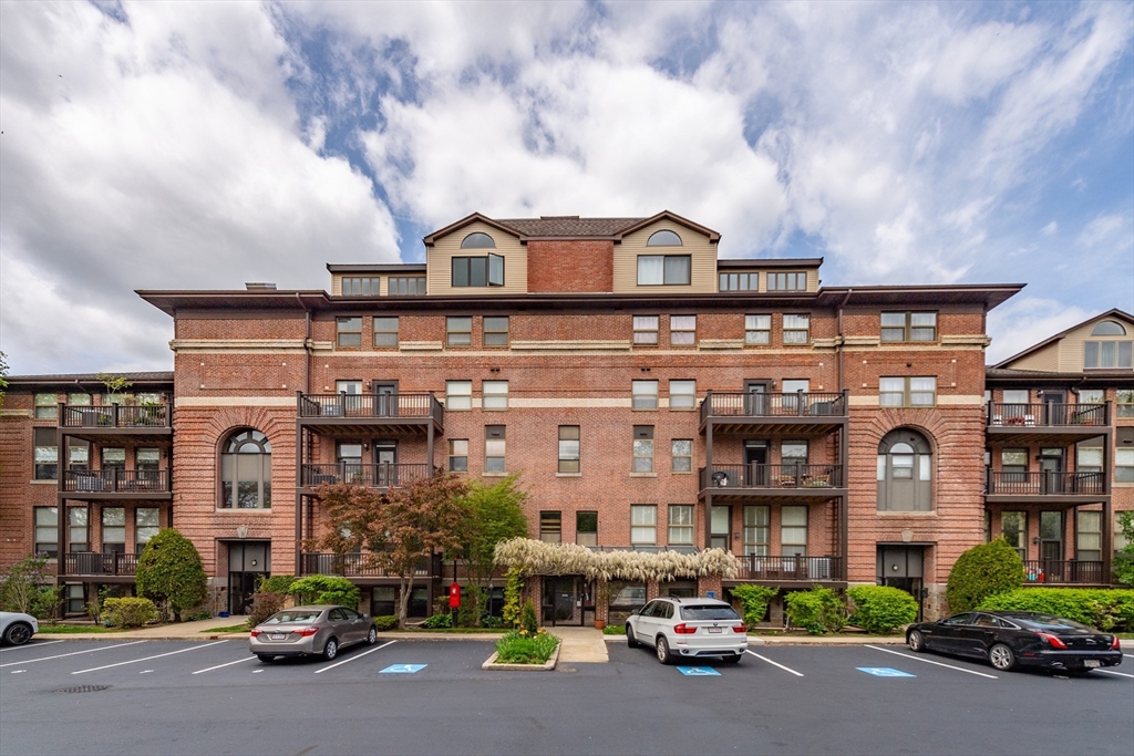 22 Abigail Ave # 210