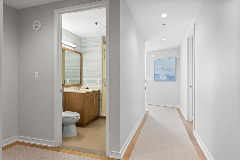580 Washington St. # 1002