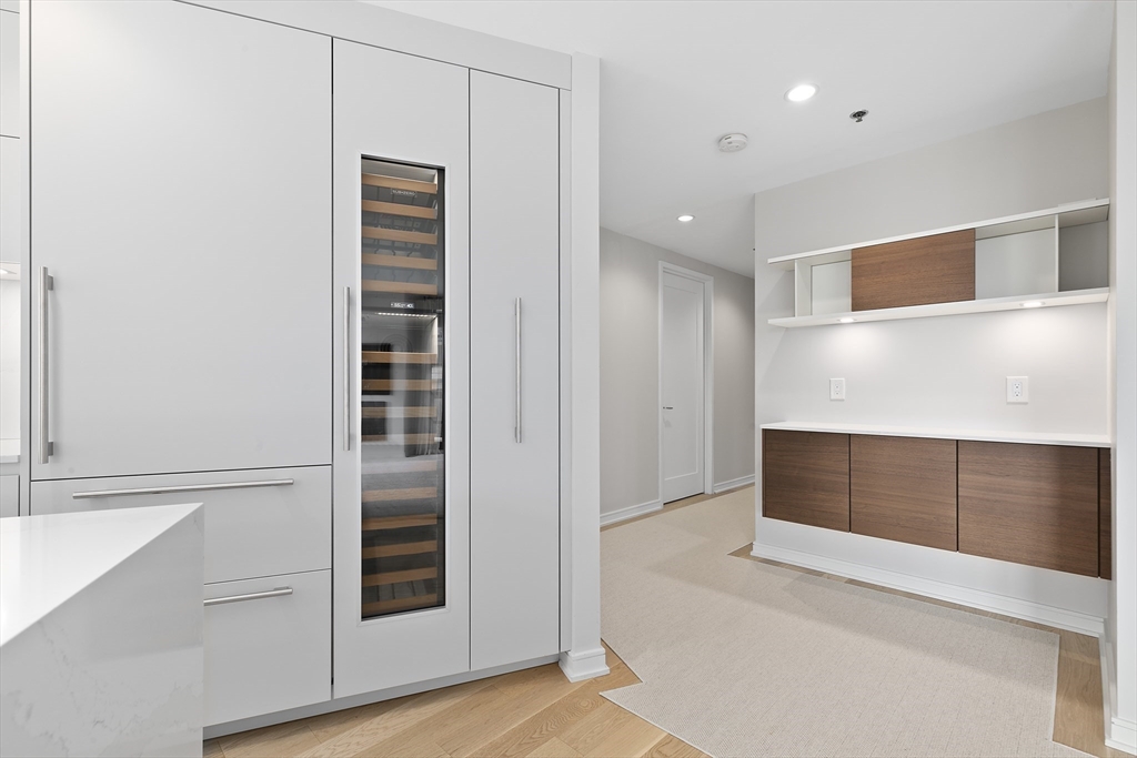 580 Washington St. # 1002