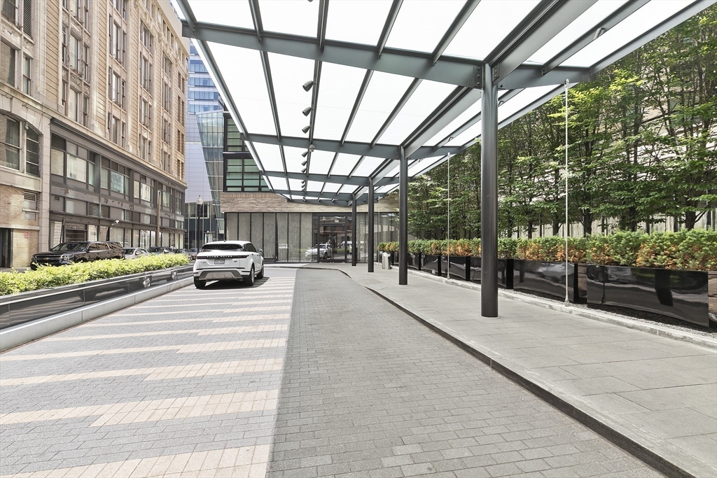 580 Washington St. # 1002