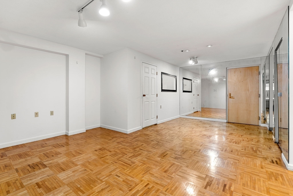 357 Commercial St # 412