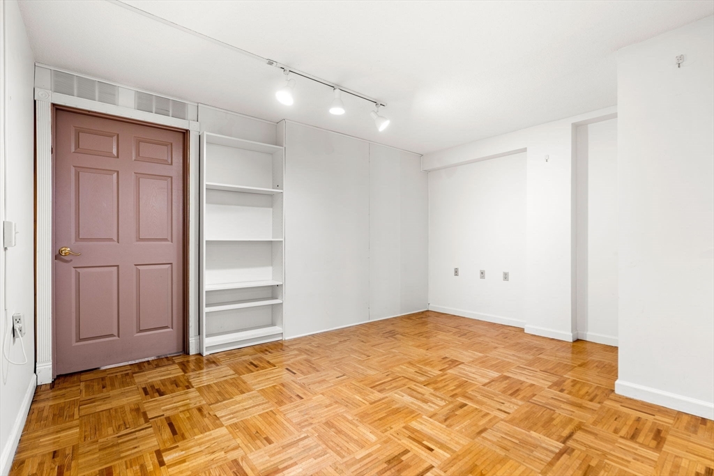 357 Commercial St # 412