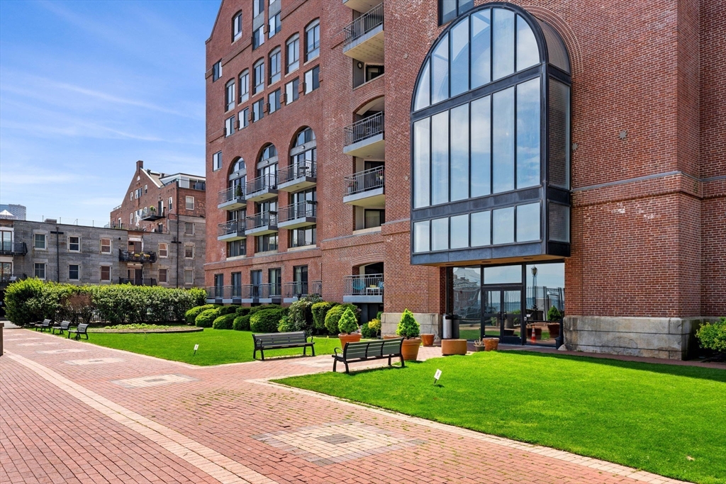 357 Commercial St # 412