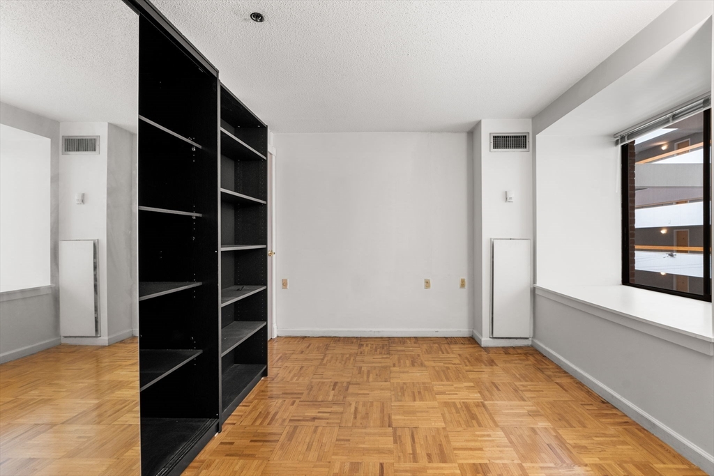 357 Commercial St # 412