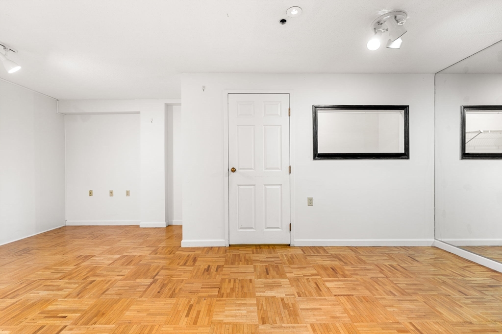 357 Commercial St # 412