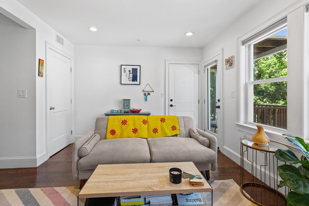 28 Leland St # 2