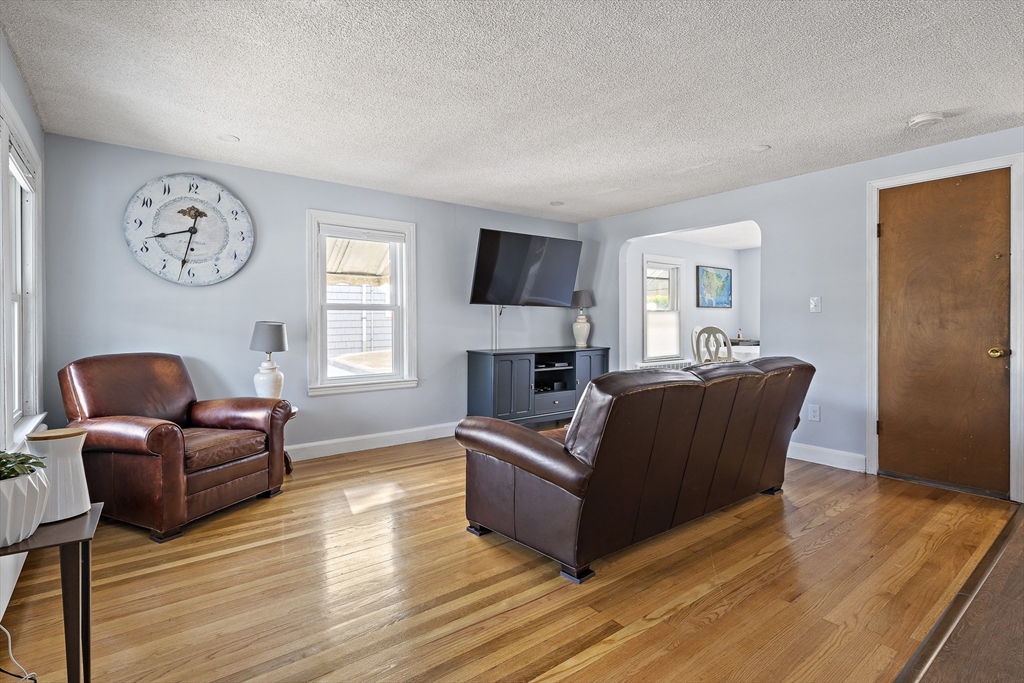 38 Hunting St