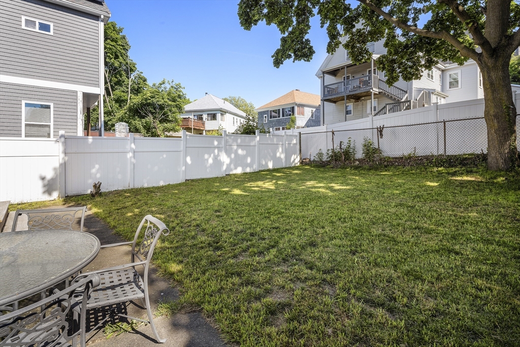 38 Hunting St