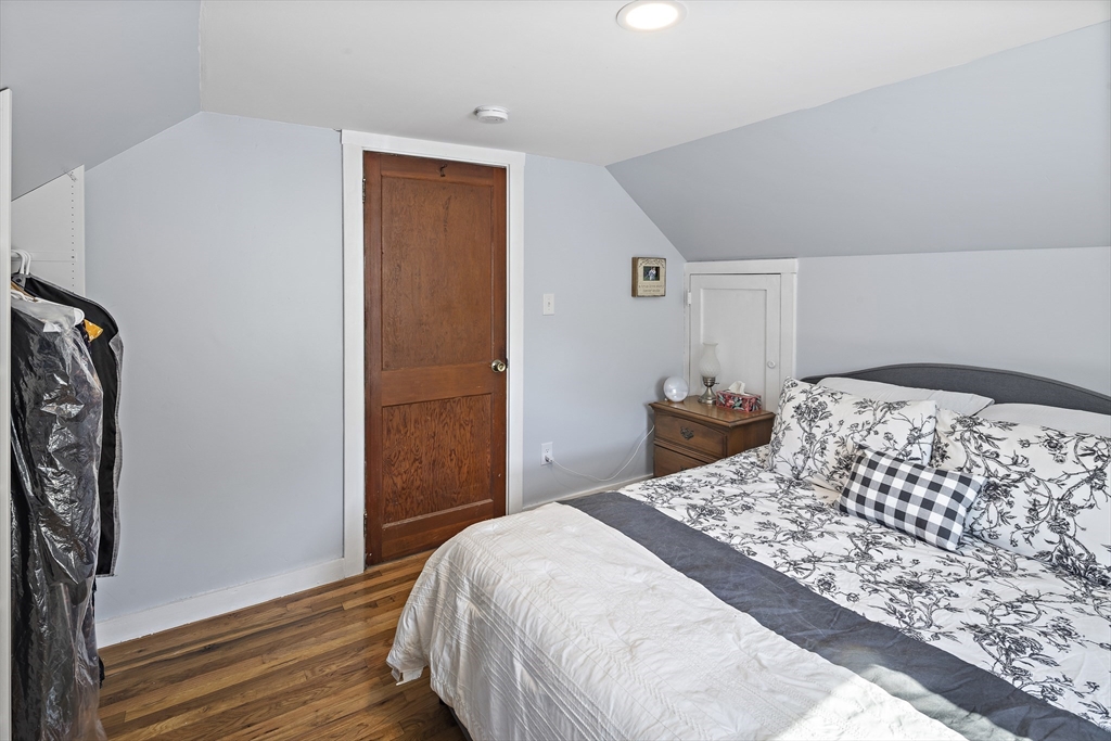 38 Hunting St