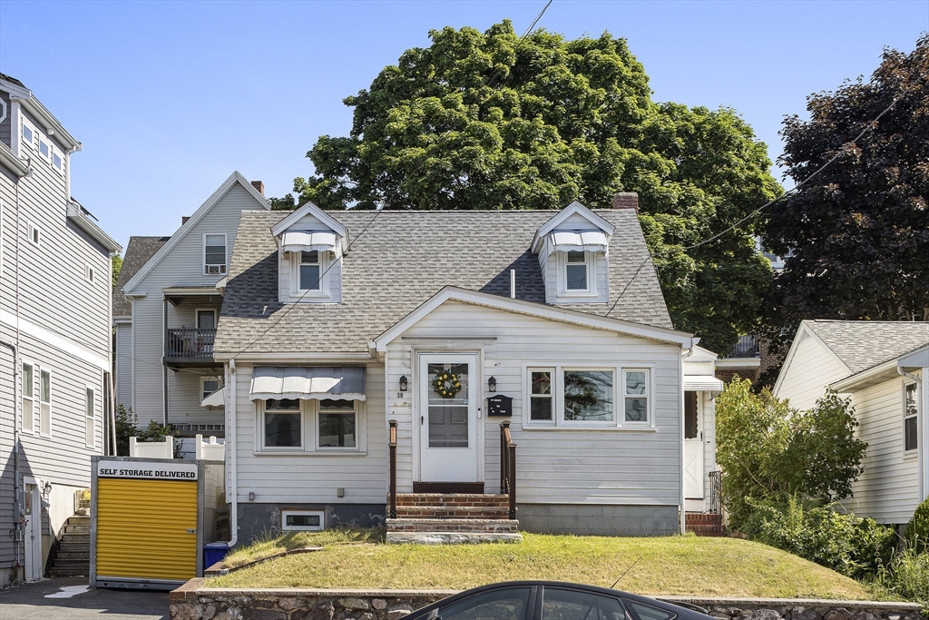 38 Hunting St