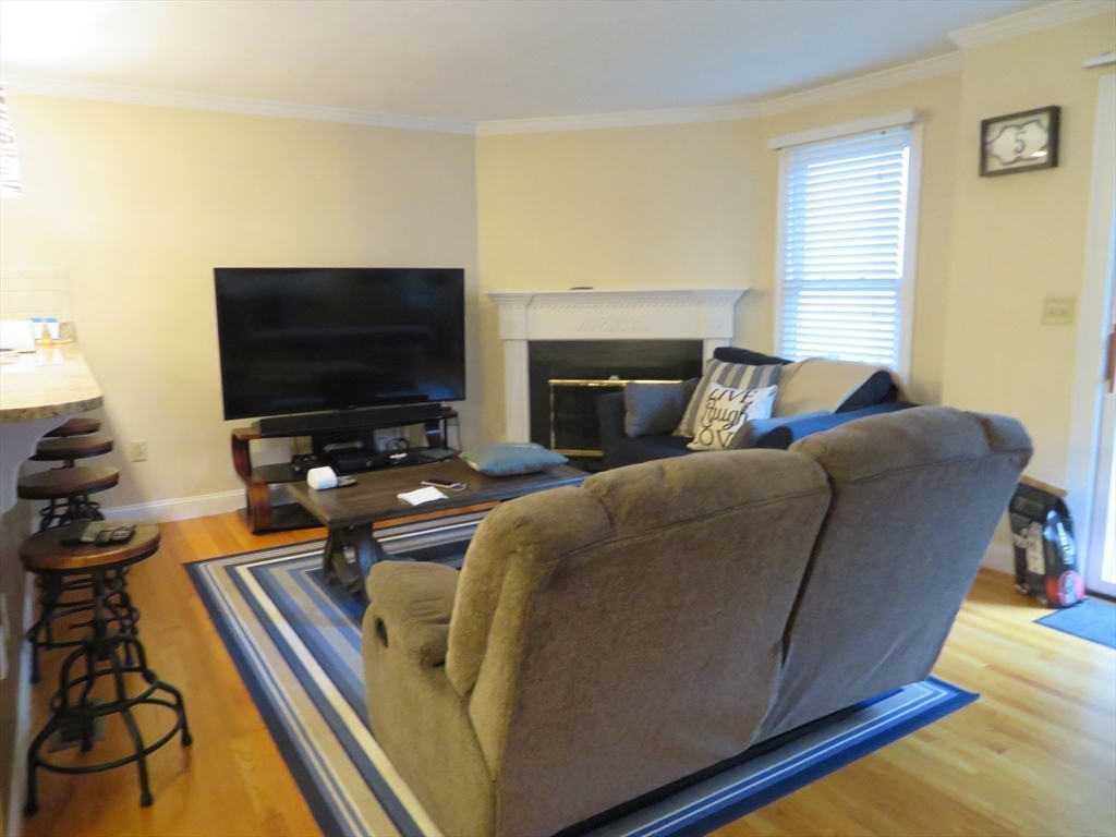 201 Main St # 9