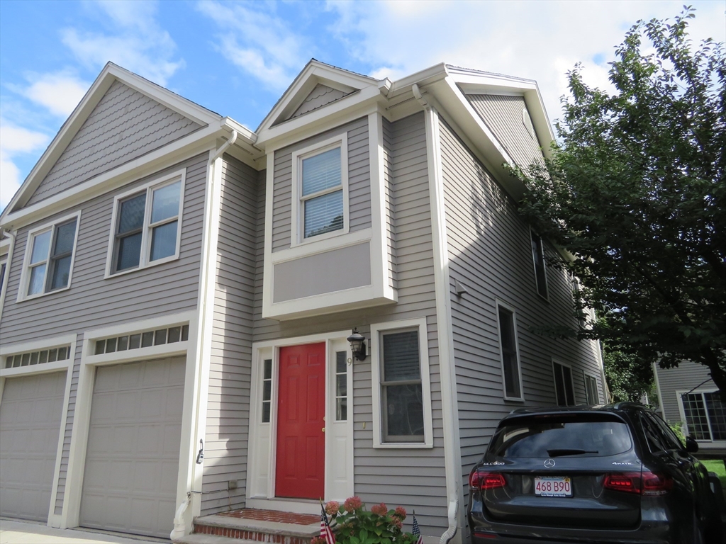 201 Main St # 9