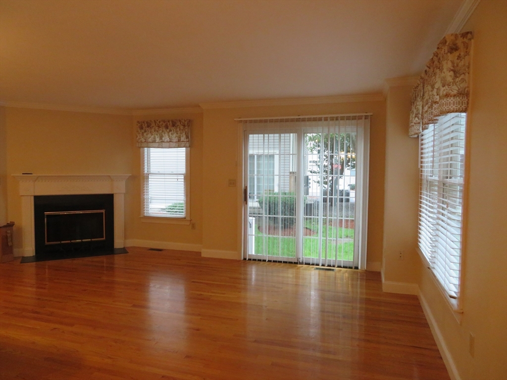 201 Main St # 9