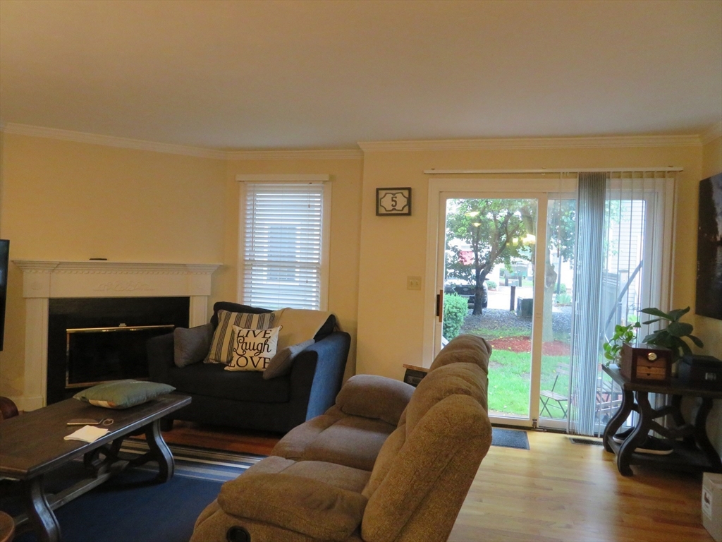 201 Main St # 9