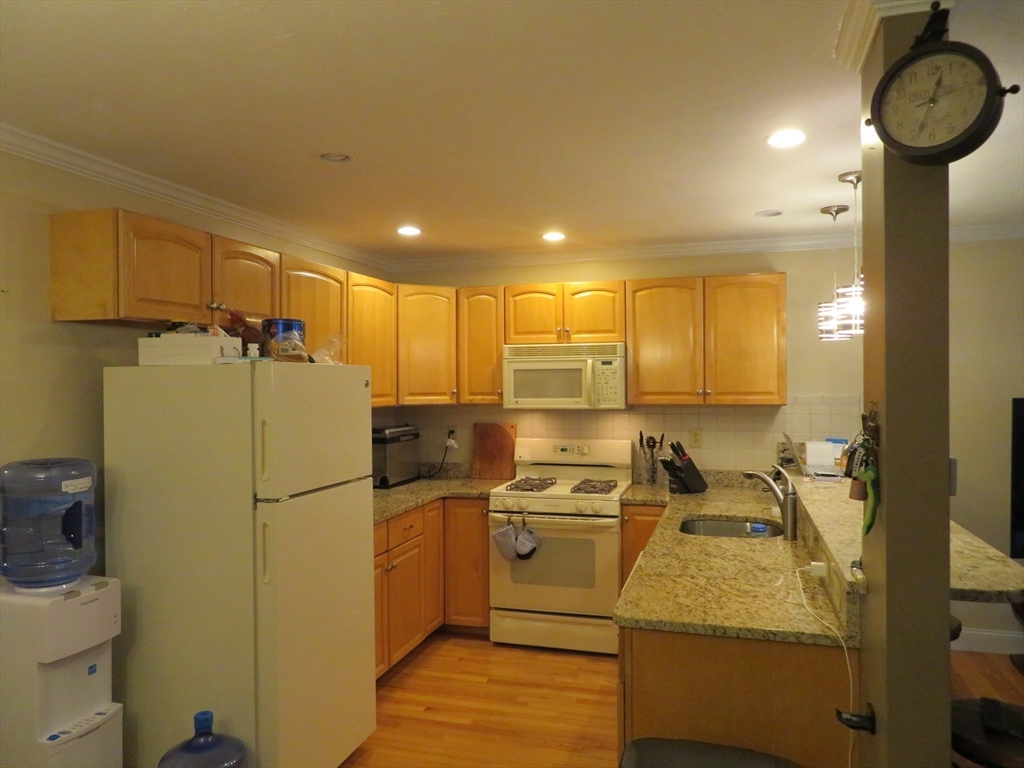 201 Main St # 9