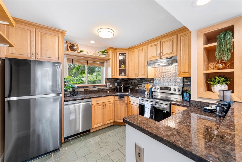 123 Governor Winthrop Rd # 123
