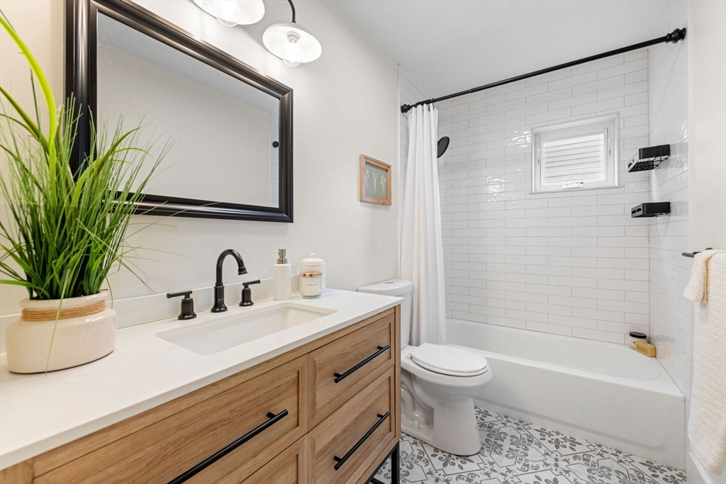 123 Governor Winthrop Rd # 123