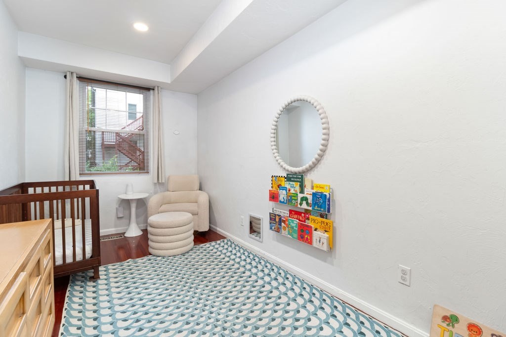 204 W 9th St # 1