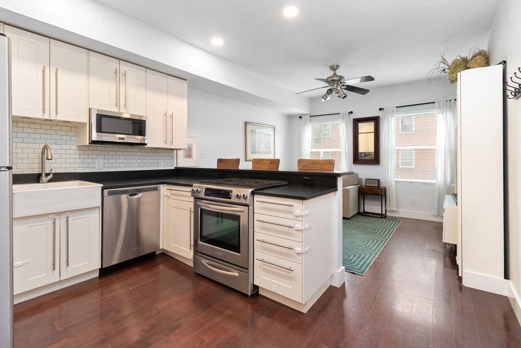 204 W 9th St # 1