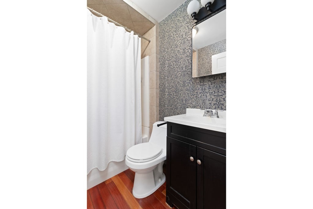 204 W 9th St # 1