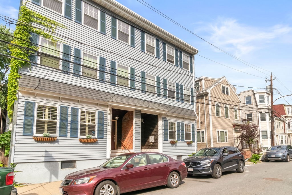 204 W 9th St # 1
