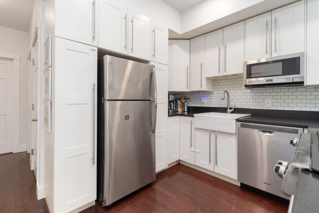 204 W 9th St # 1