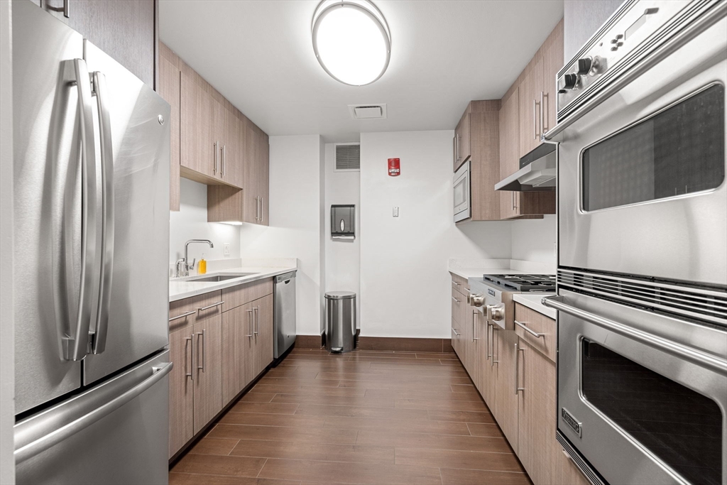 1 Charles Street S # 1012